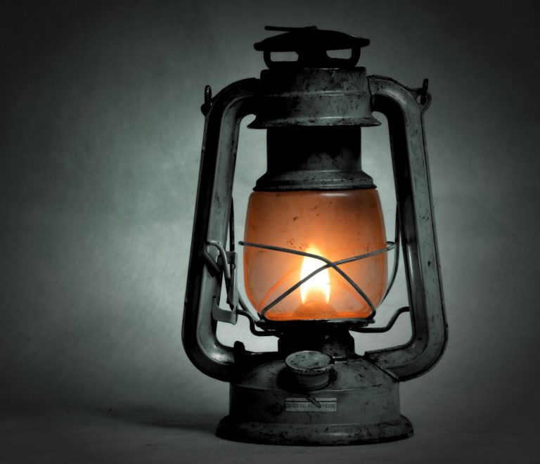 kerosene-lamp-1202277_1920